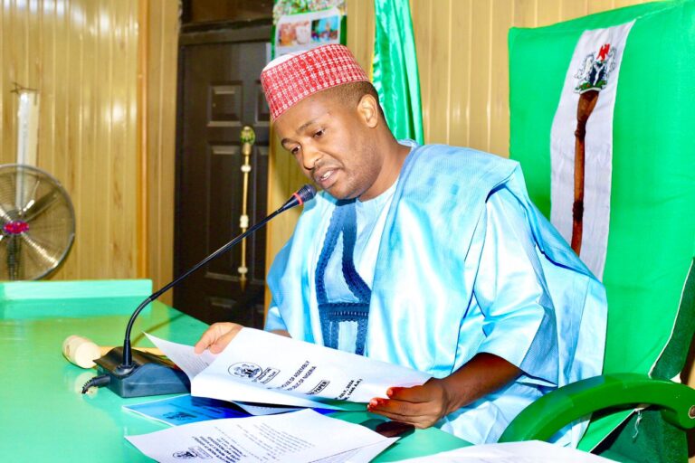 Kano House of Assembly  requested  State Government to support the families of 15 people who died in Auto rash accident in Danbatta Local Government.